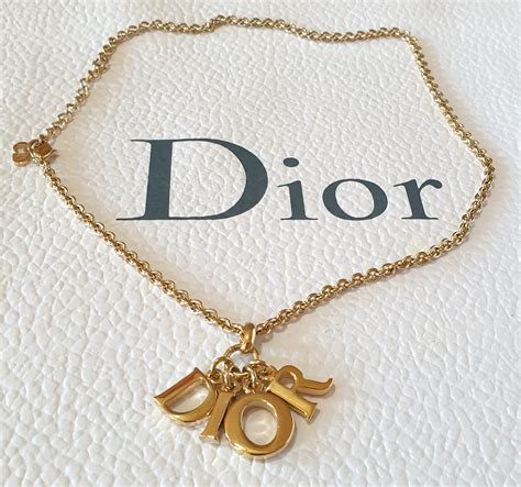 colgante dior|Collares .